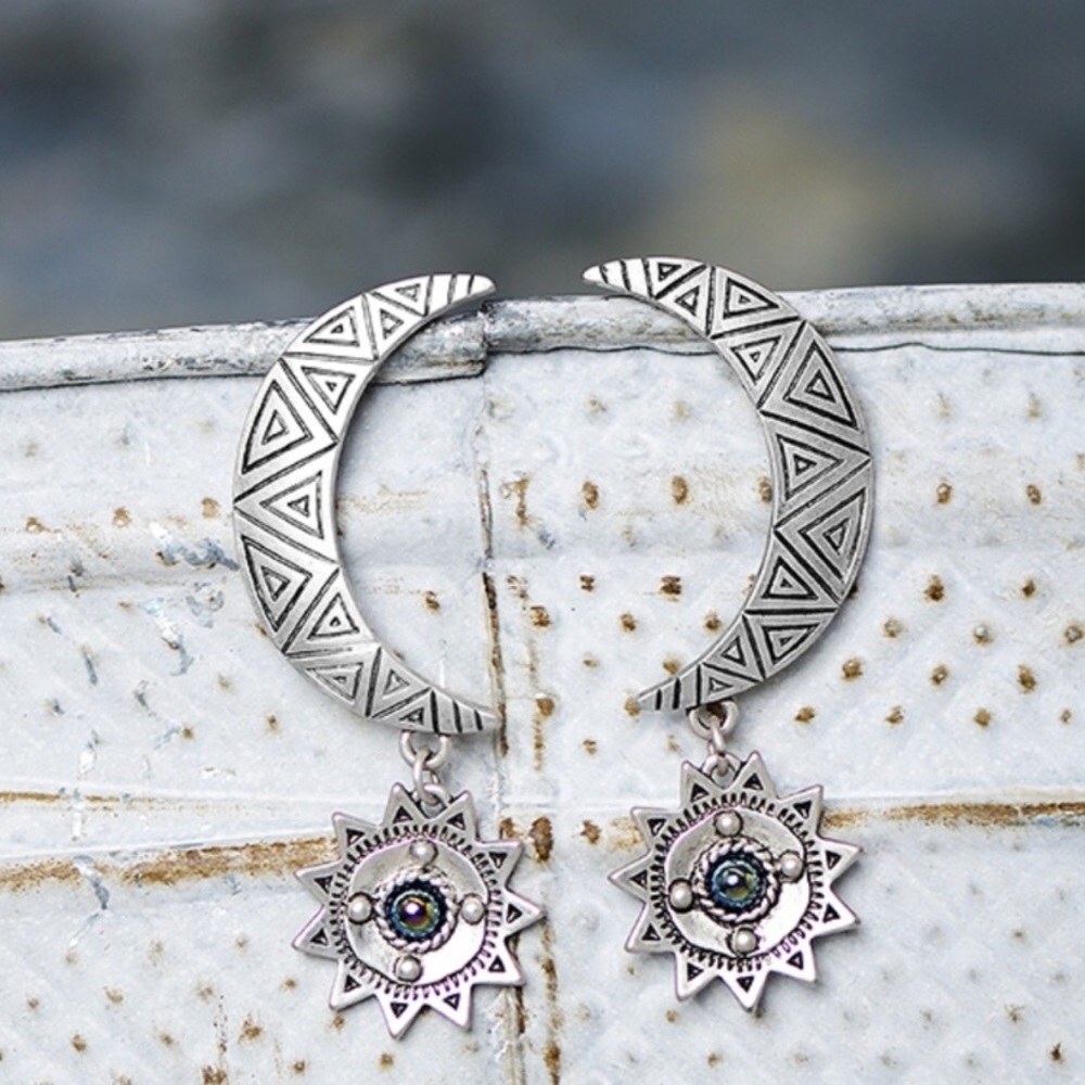 🌙Last pair!🌙Moon Goddess Earrings - Picture 8 of 8